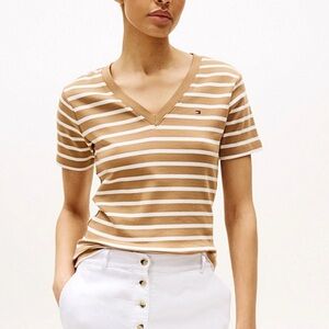 🖤Tommy Hilfiger Women's Brown and White Striped V-Neck Tee